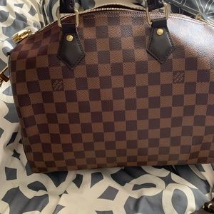 In almost perfect condition LV speedy 30B